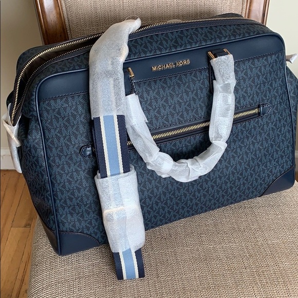 Michael Kors Admiral Blue Weekender - Picture 4 of 8